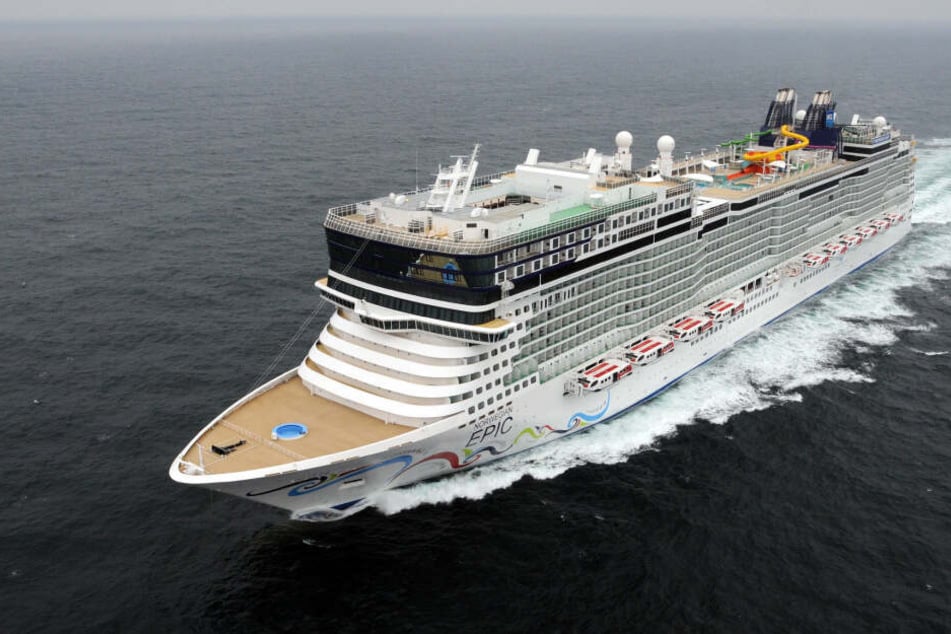 Die "Norwegian Epic" ist ein rund 330 Meter langes Kreuzfahrtschiff, aus das rund 4100 Passagiere passen.