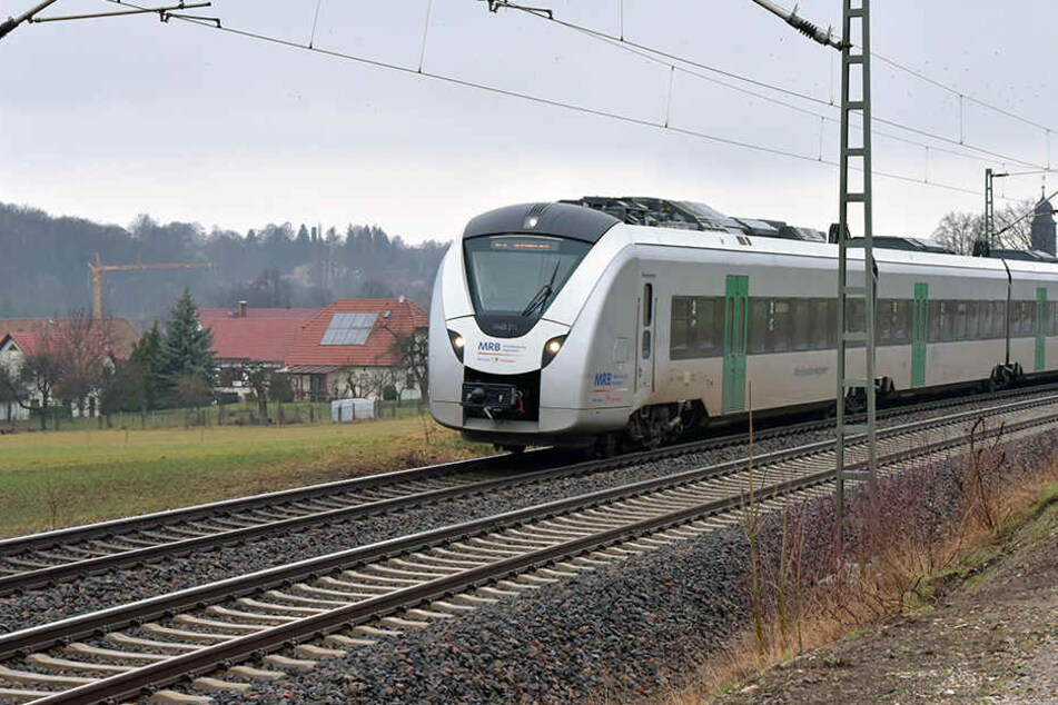 Ein Mann stoppte einen Zug der MRB, weil er seinen Ausstieg verpasst hatte.