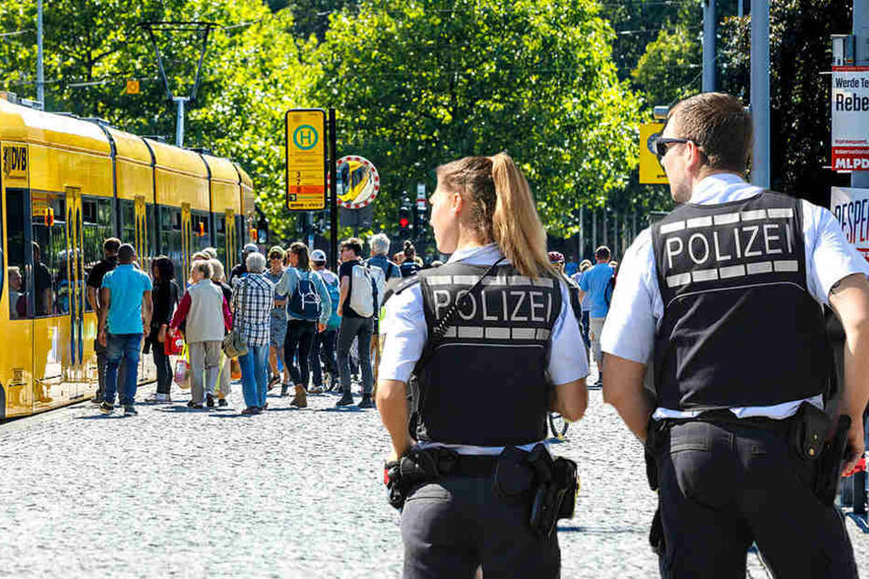 Die Polizei nahm am Albertplatz einen Mann mit (vermeintlichem?) epileptischem Anfall fest.