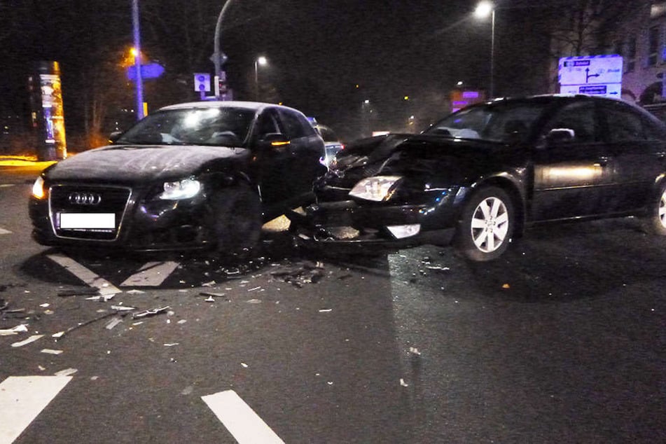 Der Ford Mondeo krachte in die Seite des Audi von der 44-jährigen Bielefelderin.