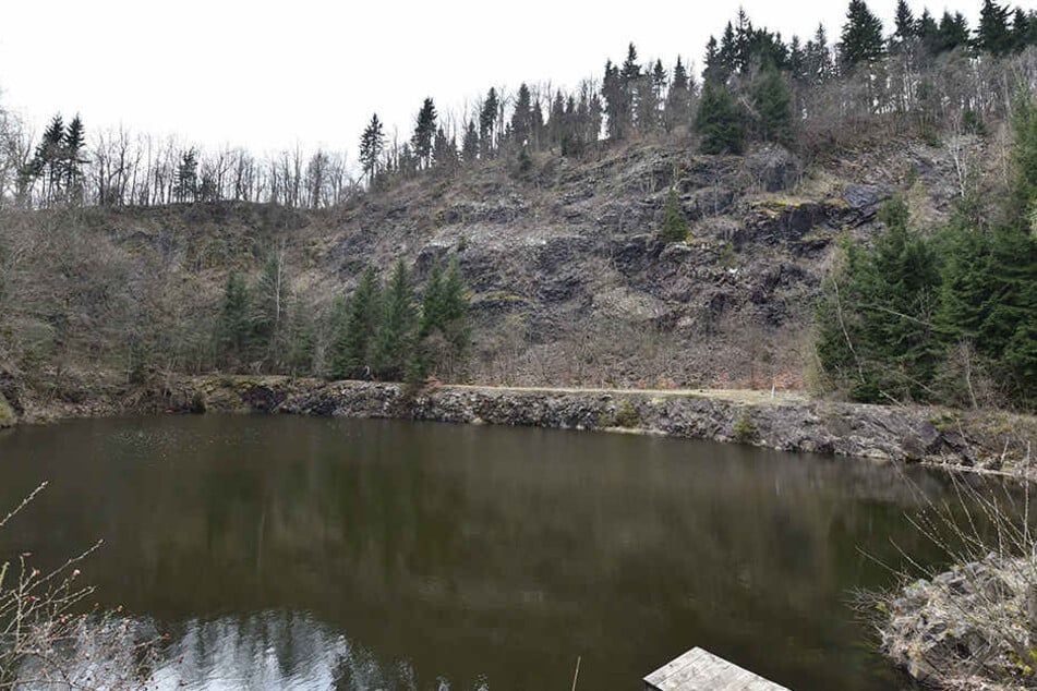 In diesem Steinbruch am Geisingberg entdeckten Spaziergänger eine Leiche.