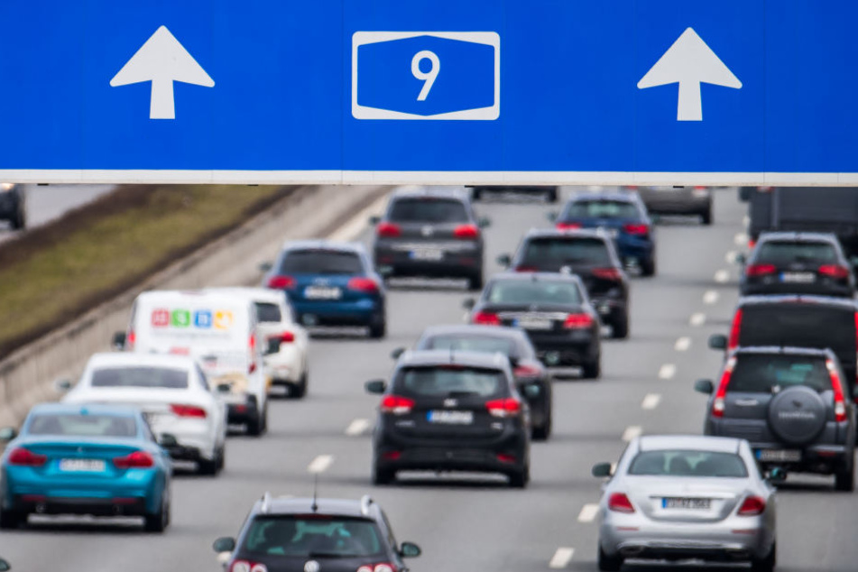Autofahrer kommen um einen Stau auf der A9 nicht herum. (Symbolbild)