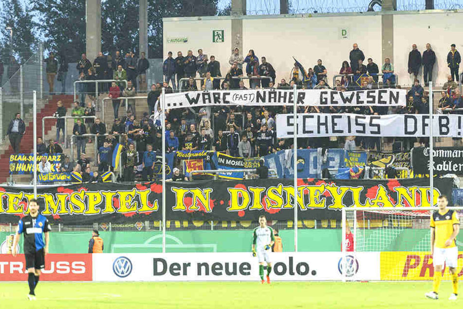 Dynamo musste im Vorjahr in der 1. Hauptrunde vom DFB-Pokal nach Zwickau reisen. Diesmal treten die Dresdner um Florian Ballas (rechts) in Lotte an.