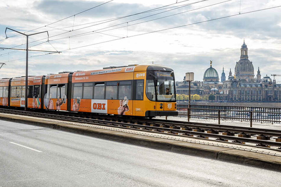 Dürfen junge Eltern bald kostenlos mit den Öffentlichen fahren? Eine junge Mutti hat eine Petition angestoßen. Jetzt ist die Politik am Zug.