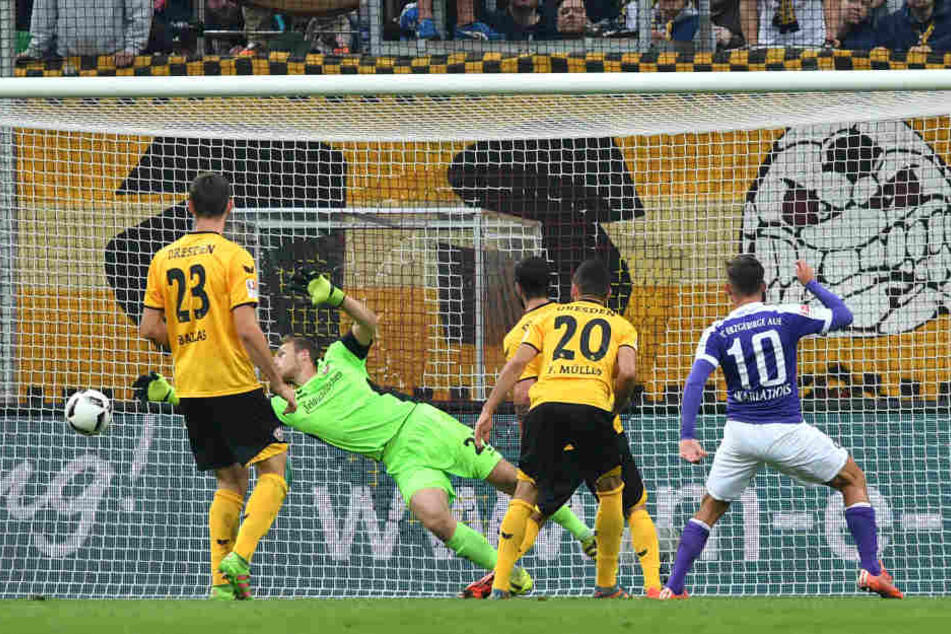 Hier macht Simon Skarlatidis das 2:0 für Aue.