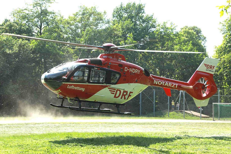 Ein Helikopter brachte den Notarzt zur Unfallstelle.