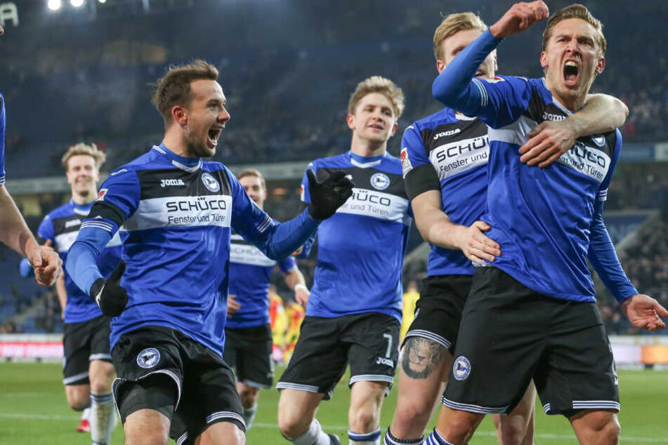 Grenzenloser Jubel bei den Arminen über den verdienten 1:1-Ausgleichstreffer von Kerschbaumer (re.).