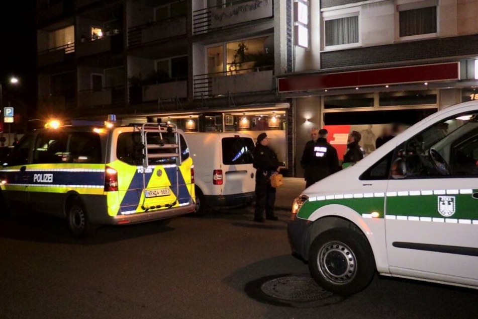Am späten Samstagabend gab es eine Razzia in der Langenfelder Innenstadt.