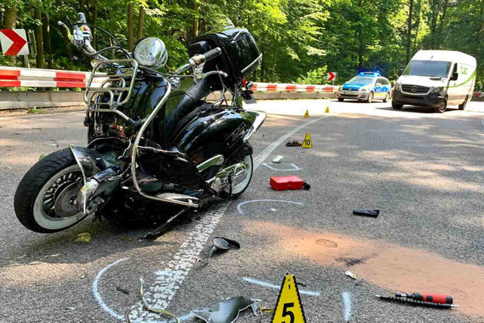 Für den Mopedfahrer kam jede Hilfe zu spät.
