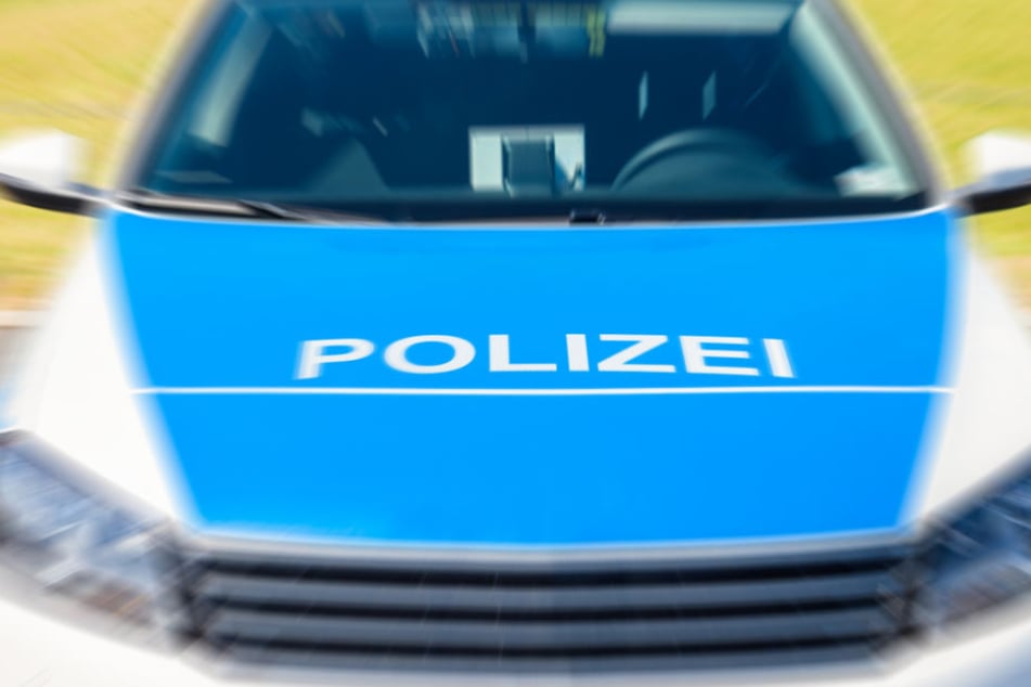 Am Dienstagabend soll eine unbekannte Frau in Friedrichshain von zwei Jugendlichen fremdenfeindlich beleidigt worden sein. (Symbolbild)