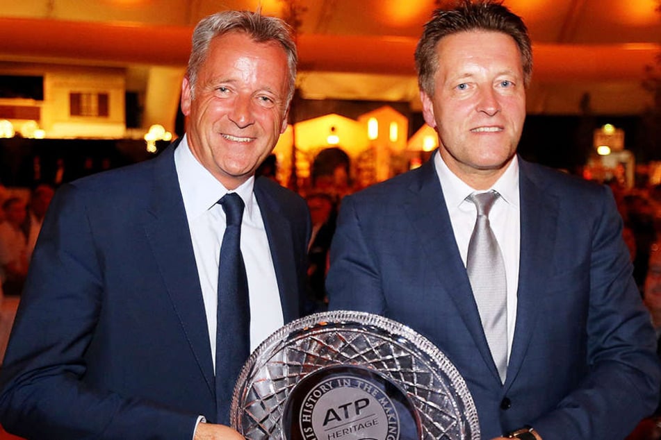 ATP-Chef Chris Kermode (li.) überreichte Turnierdirektor Ralf Weber den "Heritage Award“ der Spielerorganisation.