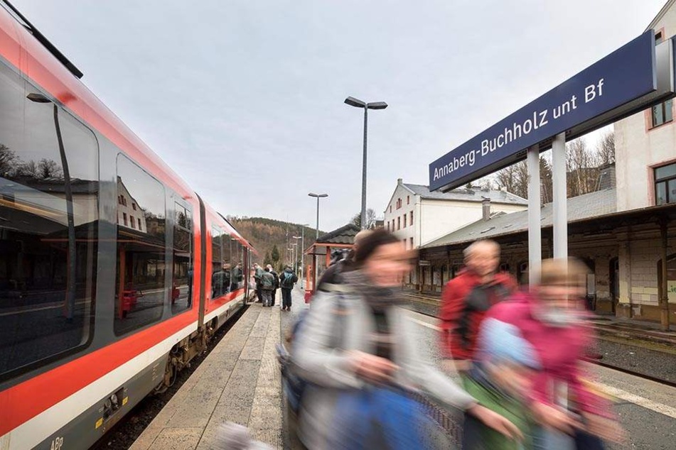 Wenn die Teststrecke für "Geisterzüge" kommt, könnte das Viadukt in Markersbach wieder mehr Verkehr erleben. Heute fahren dort nur noch Sonderzüge für Events.