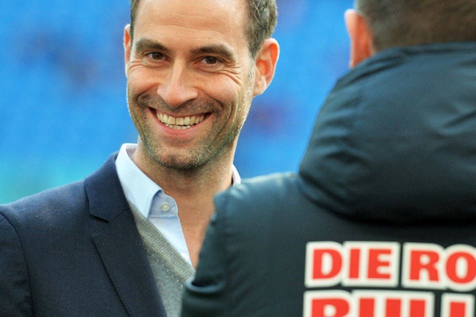 Oliver Mintzlaff sieht keinen Grund, warum seine Mannschaft bei einer sportlichen Qualifikation nicht an der Champions League teilnehmen können sollte.