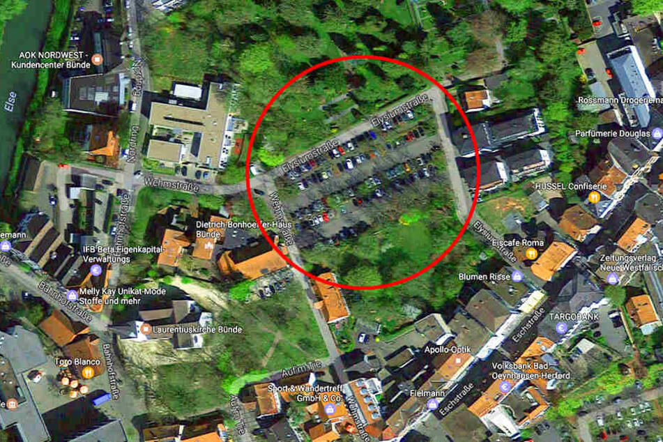 Auf diesem Parkplatz trafen sich die Jugendlichen.