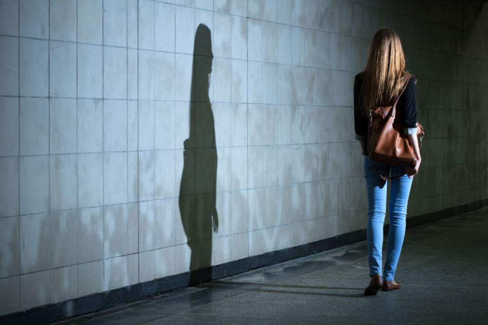 Eine Frau wurde Donnerstagabend sexuell belästigt. (Symbolbild)