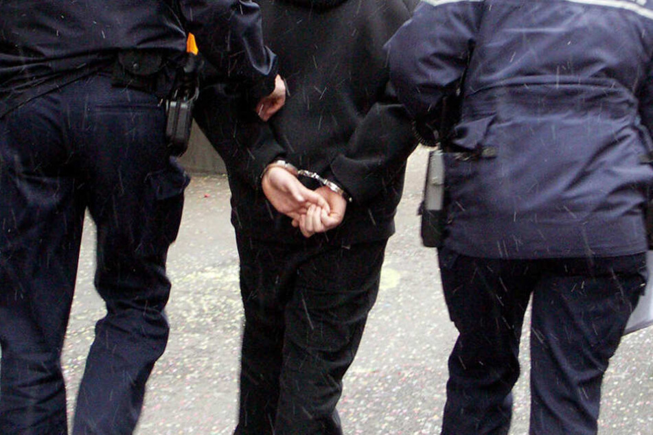 Die Jugendlichen (15, 17) wollten sich Schusswaffen für einen islamistischen Anschlag besorgen. (Symbolbild)