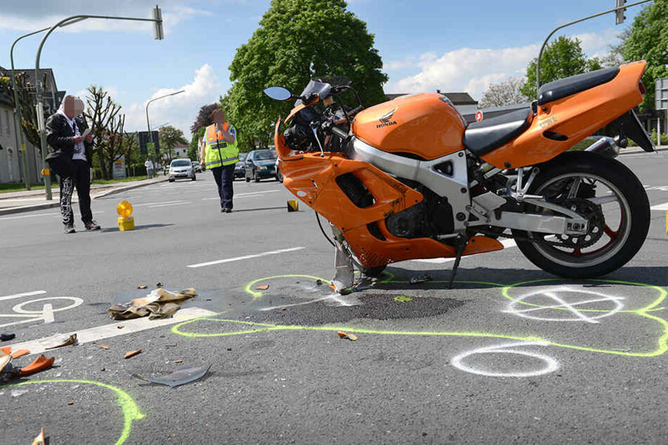 Das Motorrad des 54-Jährigen wurde komplett zerstört.