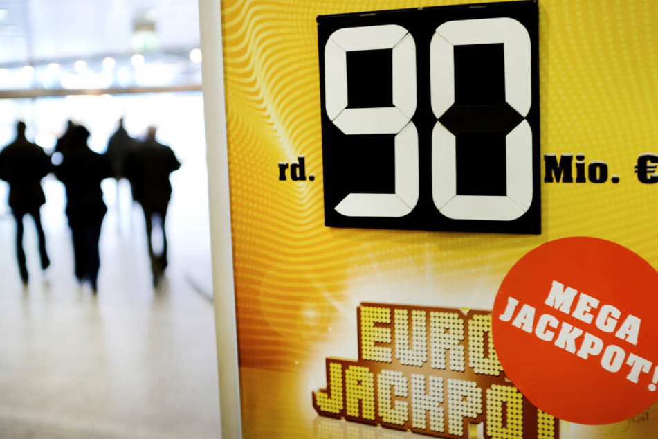 Der mit 90 Millionen Euro prall gefüllte Jackpot in der ersten Gewinnklasse blieb unangetastet.