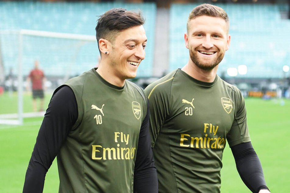 Özil und Mustafi sind momentan noch Teamkollegen auf Vereinsebene. Jedoch scheinen die Tage gezählt.