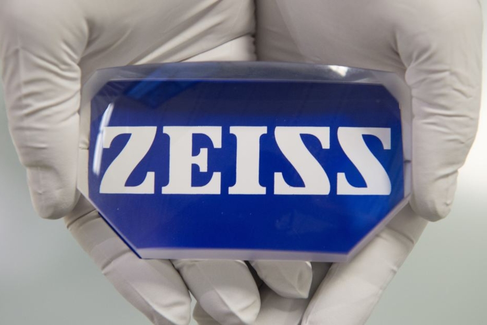 Feine Linsen und mehr sind das Markenzeichen von Carl Zeiss, welches seinen Leitungssitz heute im Baden-Württembergischen Oberkochen hat.