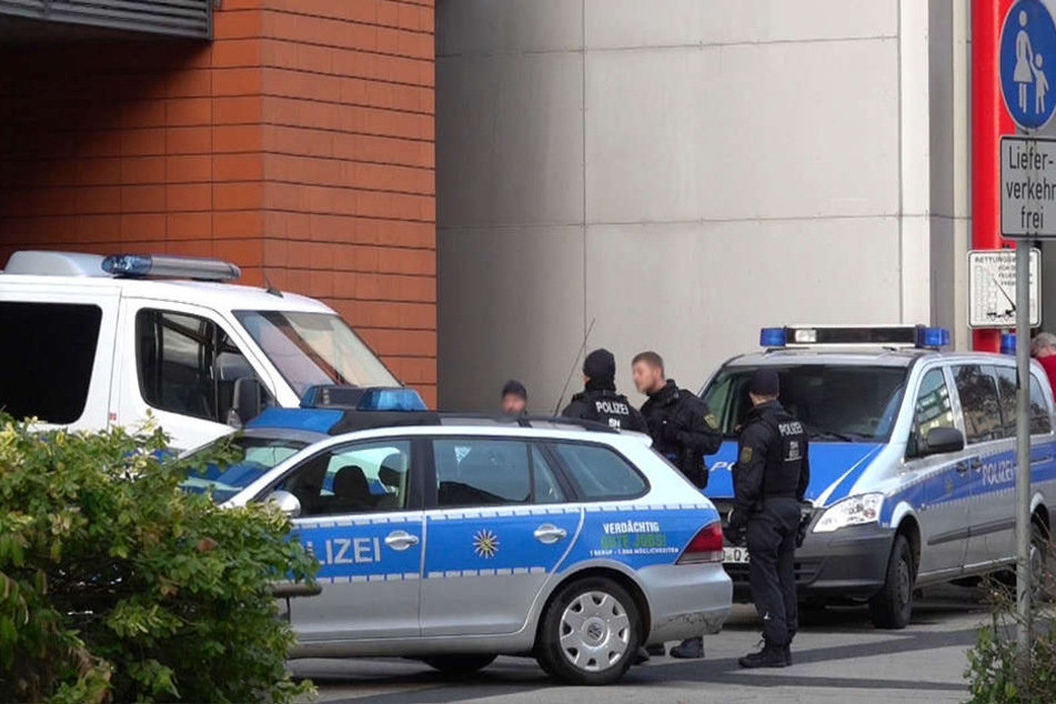 Die Polizei war bis in die Abendstunden im Jugendamt im Einsatz.