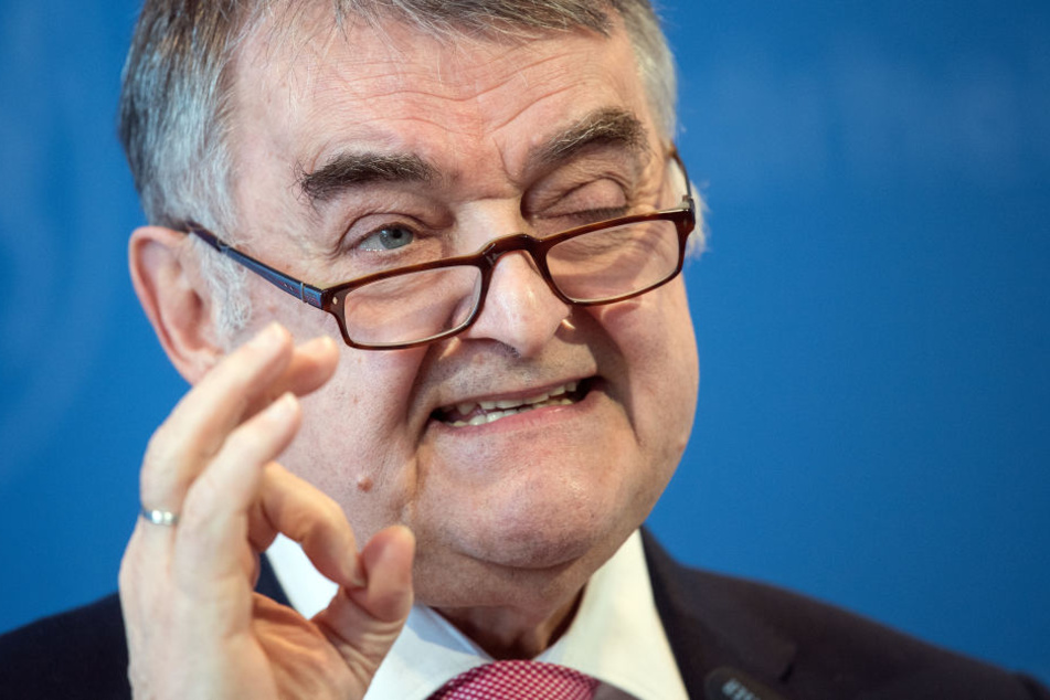 Der Innenminister von NRW, Herbert Reul (CDU), stellte am Freitag das geplante Sicherheitspaket gegen Terrorismus in Düsseldorf vor.