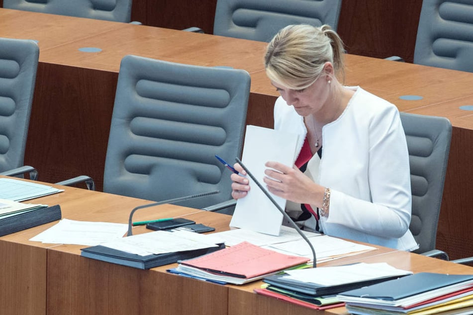 Als erste Zeugin vernimmt der Ausschuss am Montag dazu die 42-jährige Schulze Föcking selbst.