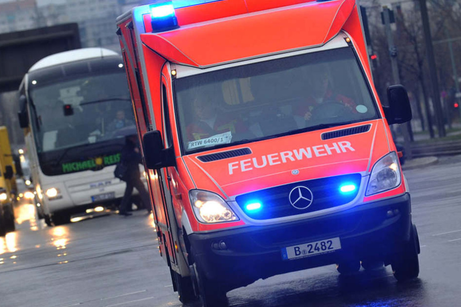 Bei dem Unfall wurden die Beine des Fußgängers schwer verletzt. (Symbolbild)