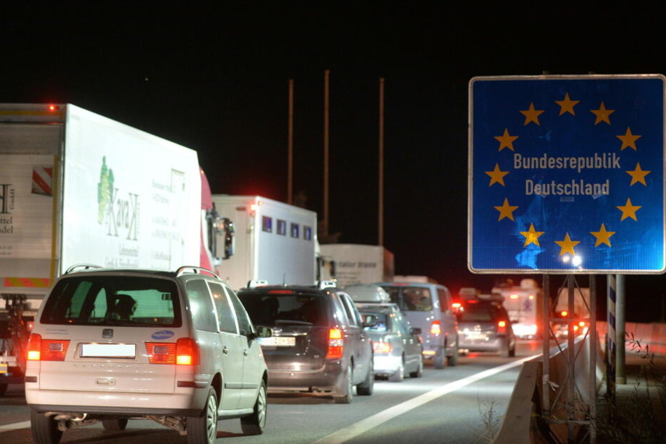 Wegen deutscher Kontrollen am Grenzübergang Walserberg kommt es immer wieder zu langen Staus.