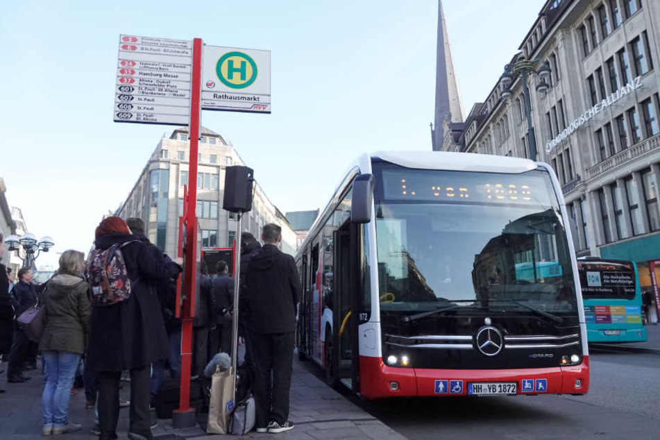 Derzeit fahren täglich rund 2000 Busse durch die Hamburger Innenstadt.