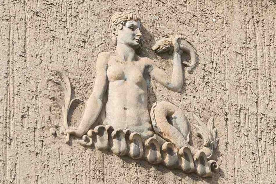 Verzierte Reliefs an der Fassade: Das gesamte Areal steht unter Denkmalschutz.