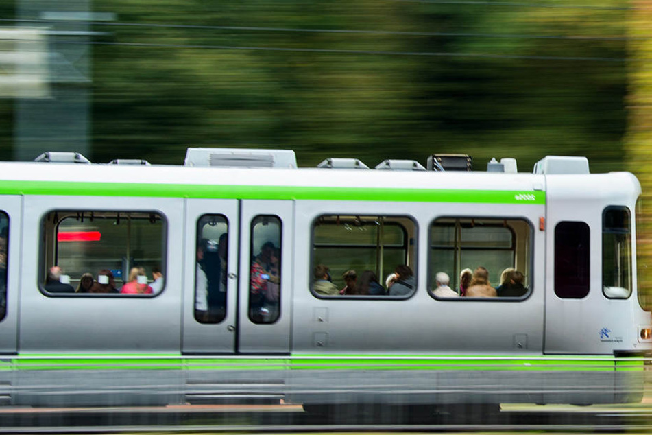 Trotz Bremsvorgang erfasste die Straßenbahn das Mädchen. (Symbolbild)