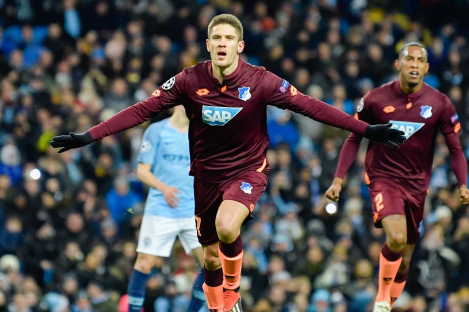 Hoffenheims Andrej Kramaric jubelt über sein Elfmeter-Tor zum 0:1 im Etihad-Stadion: Am Ende stand es 2:1 für Manchester City,