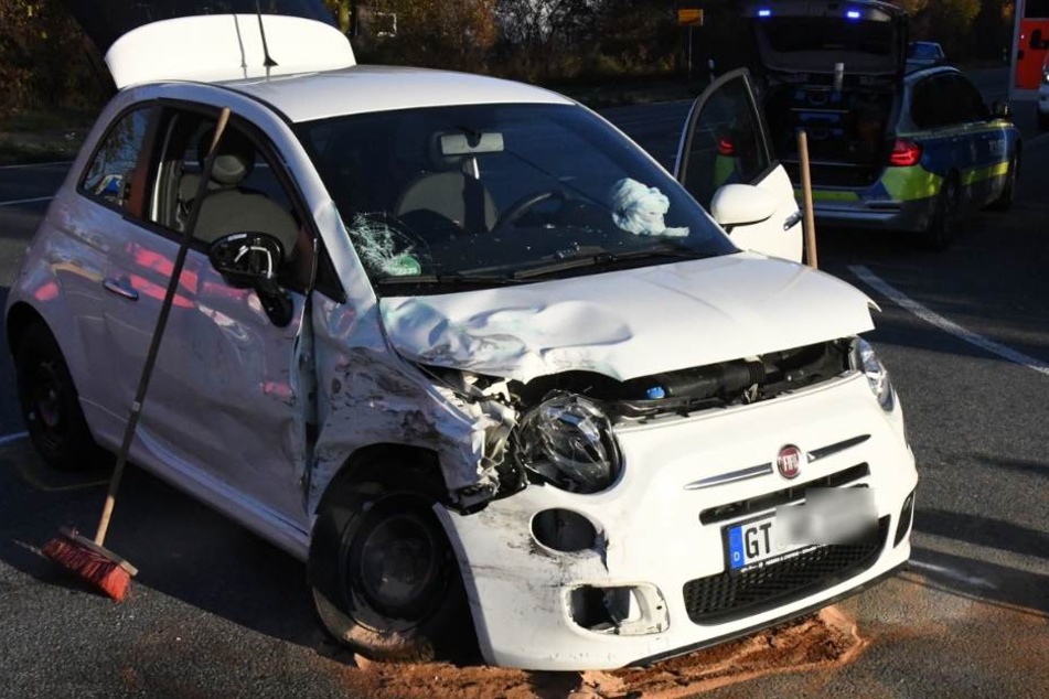 Die Fiat-Insassen wurden bei dem Unfall verletzt und in ein Krankenhaus gebracht.