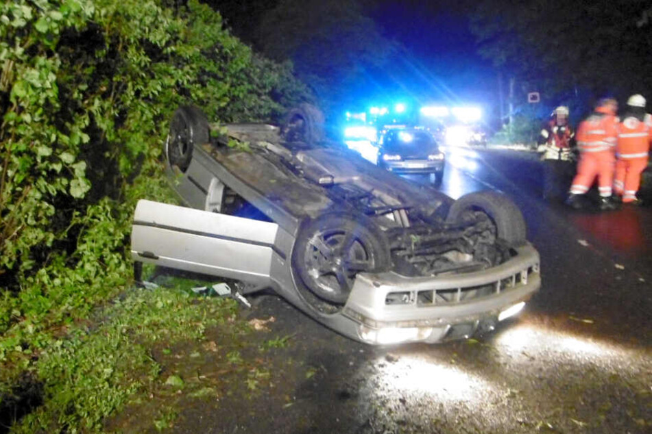 Nach dem Unfall mit seinem Wagen flüchtete der Fahrer.