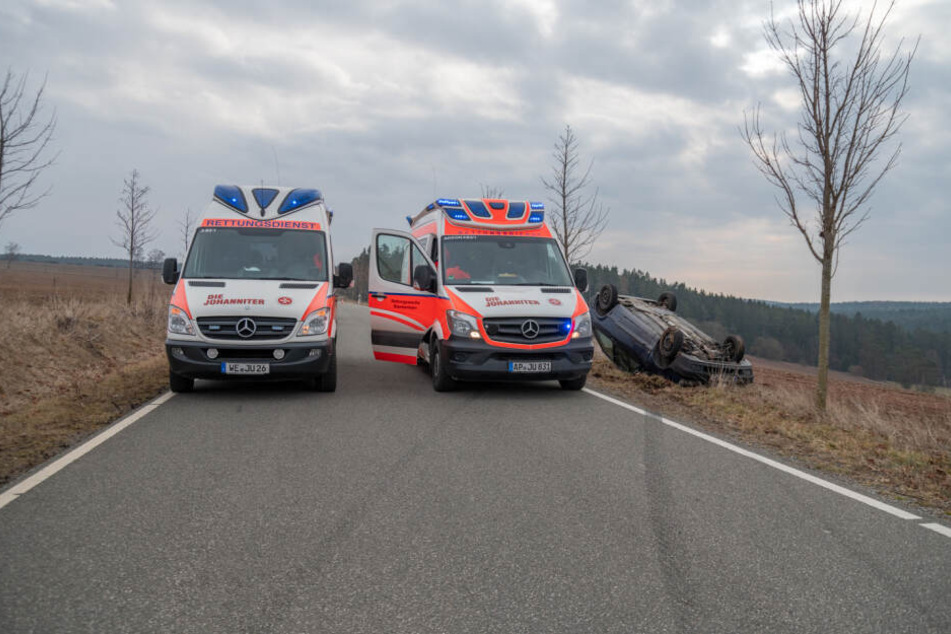 Die Fahrerin wurde bei dem Unfall leicht verletzt und kam zur Untersuchung ins Krankenhaus.