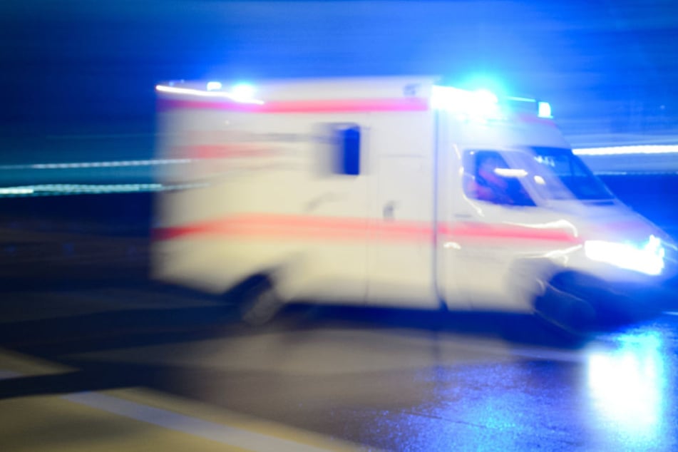 Der mann schwebt derzeit noch in Lebensgefahr. (Symbolbild)