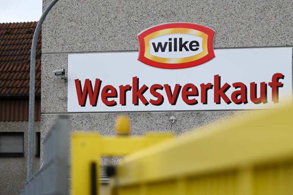 20 Mitarbeiter der Unternehmens helfen bei der Entsorgung.