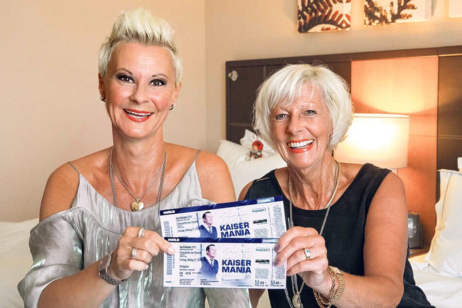 Einmal Kaiser, immer Kaiser: Das sind nur zwei
ihrer insgesamt acht Konzerttickets, die Claudia
Wilhelm (45) und ihre Mutti Christine (68)
für die „Kaisermania 2017“ gekauft haben.