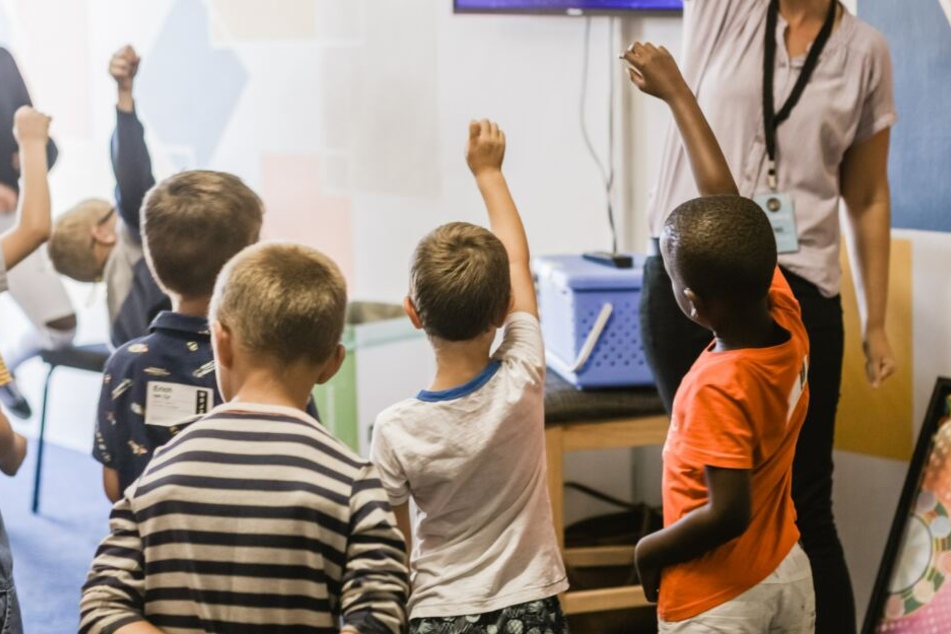 Grundschüler sollen mehr über Beziehungen lernen. Eltern fürchten eine zu frühe Sexualisierung ihrer Schützlinge. (Symbolbild)