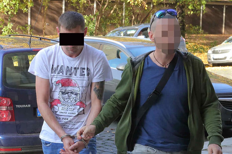 Josef G. (li.) auf dem Weg zur Haftrichtervorführung beim Amtsgericht Dresden.