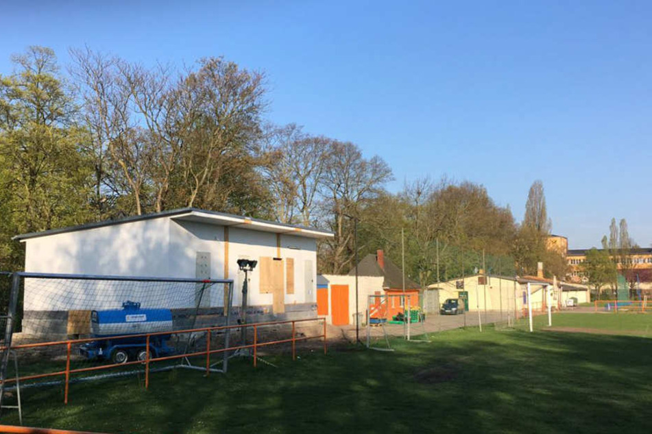 Die Nachbarschaft zwischen dem SV Wacker und dem FC Inter läuft eher schlecht. Im März schaffte Inter Tatsachen und baute ein eigenes Sozialgebäude - ohne Baugenehmigung.