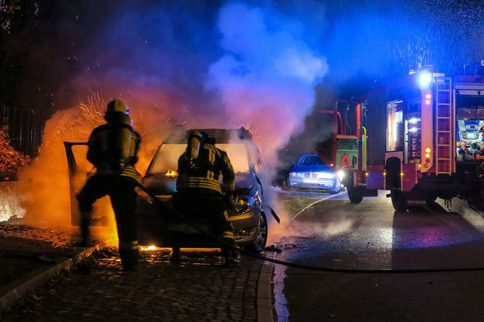 Der Skoda stand komplett in Flammen.