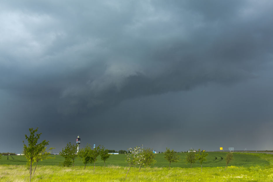 Am Freitag rechnet der Deutsche Wetterdienst mit schweren Unwettern.