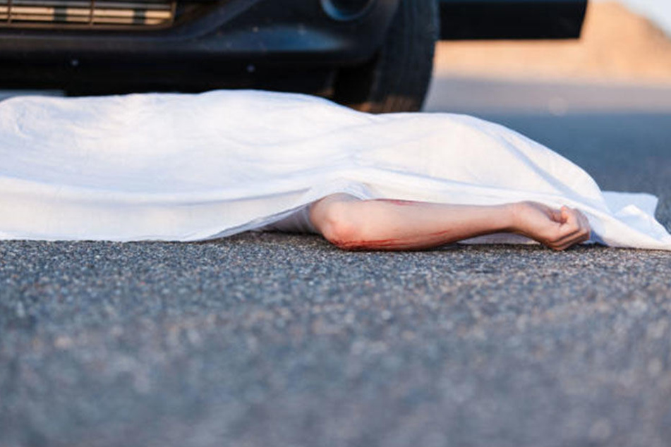 Bei einem Verkehrsunfall kam am Sonntag ein 60-jähriger Mann ums Leben. (Symbolbild)