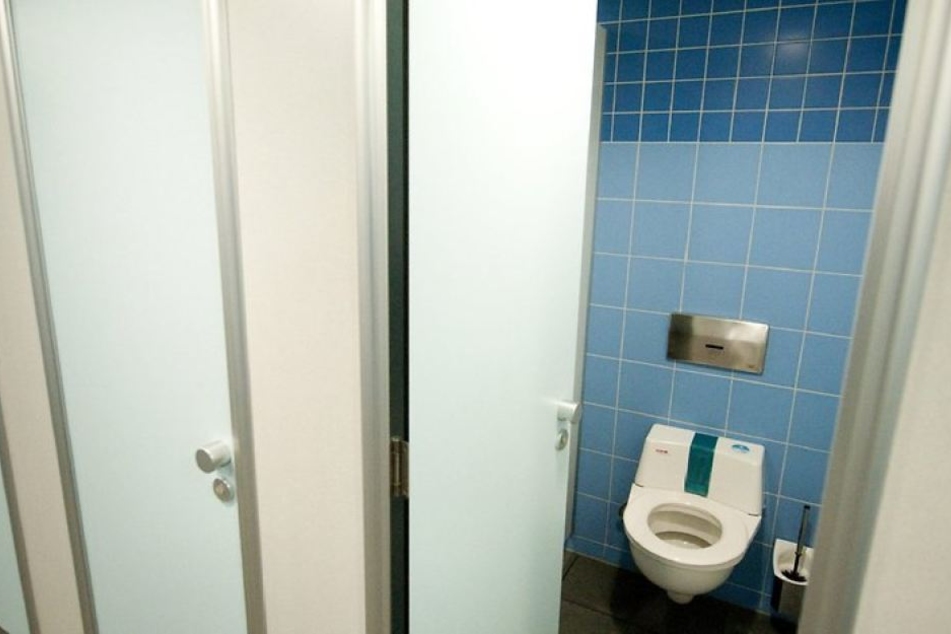 Die Einsatzkräfte rechneten mit einer Leiche in der Wohnung. Doch es war nur eine "intensiv genutzte Toilette". (Symbolbild)