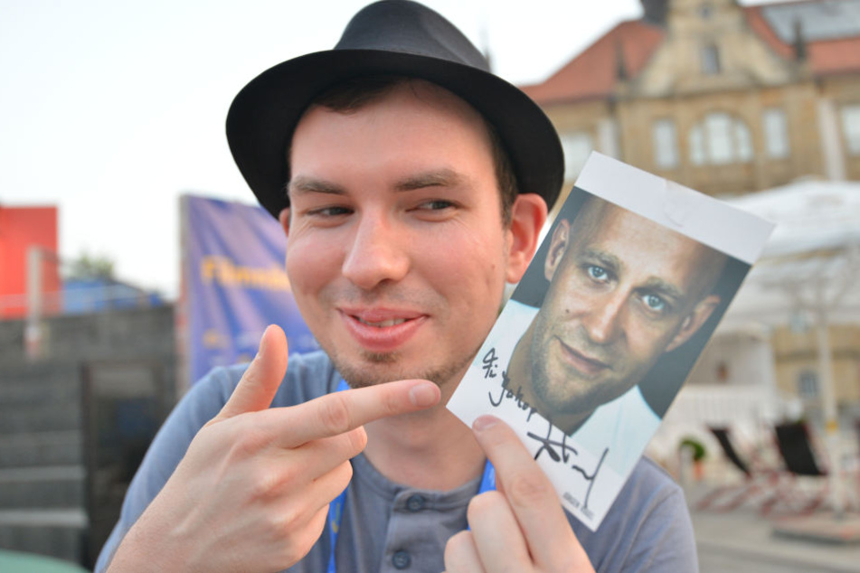 Redakteur Jakob Nützler hat seinen Namen noch nie hinten mit "p" gesehen. Trotzdem freut er sich über das Autogramm als Erinnerungsstück.