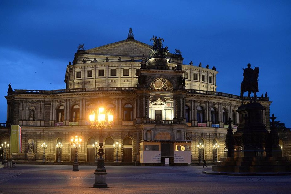 Zum SemperOpernball gibt es Sperrungen.
