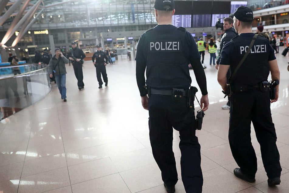 Die Bundespolizei hat die Frau kontrolliert und danach umgehend verhaftet (Symbolbild).