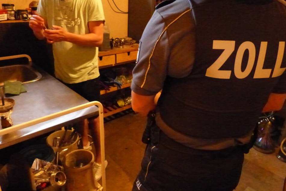 Kontrolle in Hamburger Raucher-Bars.